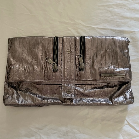 Matt &Nat clutch. - Picture 2 of 4